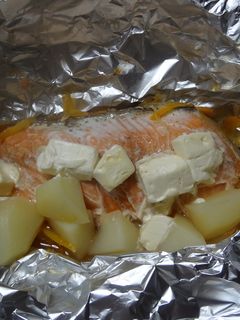 クリームチーズ入り鮭のホイル焼き-レシピのメイン写真