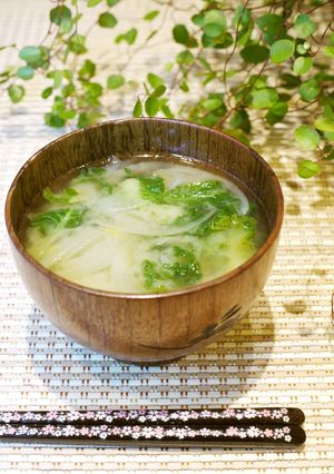 プチヴェールと玉葱の味噌汁-レシピのメイン写真