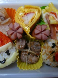 幼稚園!わが家のお弁当 サンタとトナカイ-レシピのメイン写真
