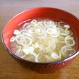 お椀で簡単!梅かつおの味噌汁♪