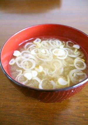 お椀で簡単！梅かつおの味噌汁♪-レシピのメイン写真