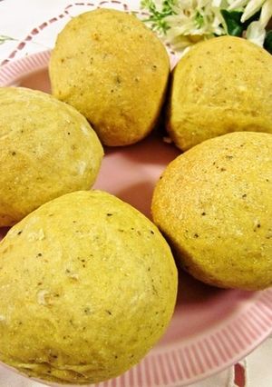 干し椎茸のふりかけ入り♫カレーパン-レシピのメイン写真