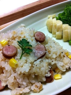 パリッと朝食ウインナーと新玉ねぎのピラフ-レシピのメイン写真