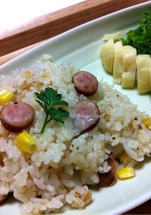パリッと朝食ウインナーと新玉ねぎのピラフ-レシピのメイン写真