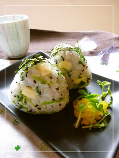 チーズと豆苗のわさび昆布風味のおにぎり-レシピのメイン写真