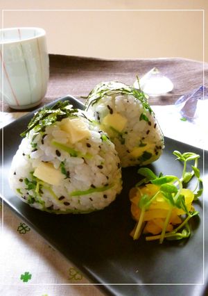 チーズと豆苗のわさび昆布風味のおにぎり-レシピのメイン写真