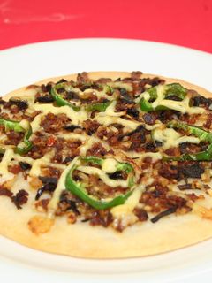 中華まぜご飯の素を使ったピザ-レシピのメイン写真