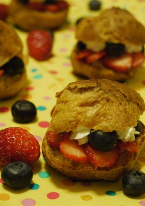 いちごとブルーベリーのシュークリーム-レシピのメイン写真