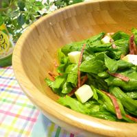 基本からアレンジまで！思わずつくりたくなる「サラミサラダ」のレシピ