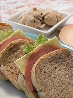 朝食に*ライ麦パンサンド*-レシピのメイン写真
