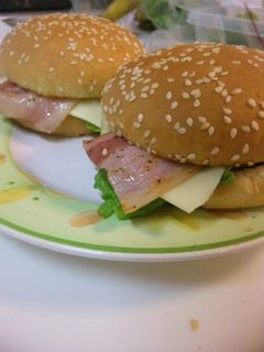 朝食に☆ベーコンレタスハムバーガー-レシピのメイン写真