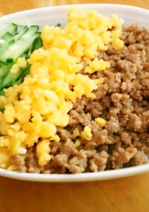 豚ひき肉で♪我が家の三色丼(そぼろ弁当)-レシピのメイン写真