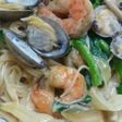 アサリとエビと菜花のトマトクリームパスタ