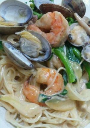 アサリとエビと菜花のトマトクリームパスタ-レシピのメイン写真