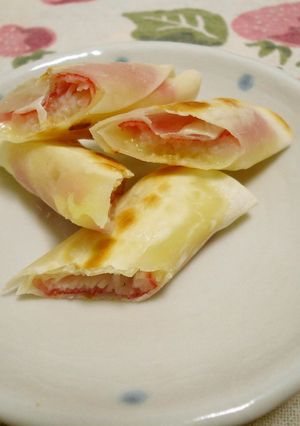 お弁当に！餃子の皮でかにかまチーズ☆-レシピのメイン写真