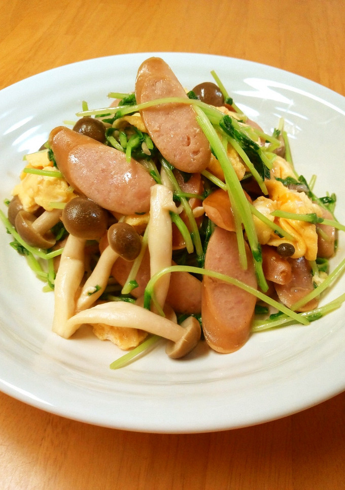 ウインナーと豆苗のオイスターソース炒め-レシピのメイン写真