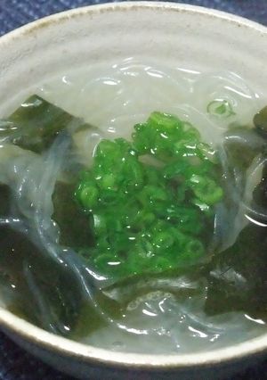 春雨とわかめのスープ✿ガラスープの素で-レシピのメイン写真