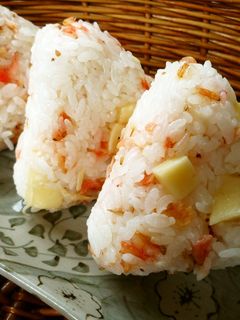桜エビ+チーズのお花見おにぎり-レシピのメイン写真