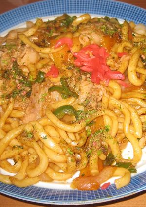市販のソースとうどんで簡単！焼きうどん。-レシピのメイン写真