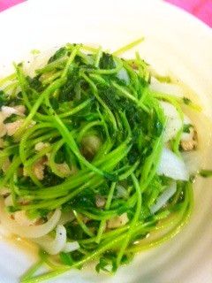 豆苗と新たまねぎのガーリック炒め♪-レシピのメイン写真
