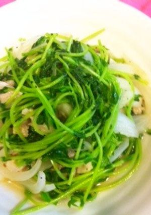 豆苗と新たまねぎのガーリック炒め♪-レシピのメイン写真