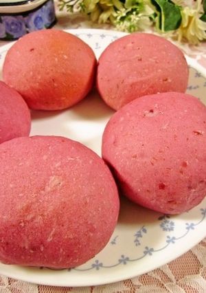 ビーツ(赤カブ缶詰）入り♡ピンクパン-レシピのメイン写真