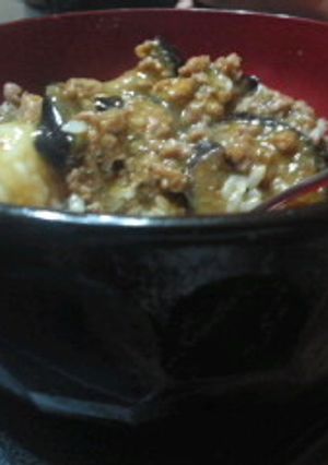 ナスと挽き肉で♪甘辛味噌丼-レシピのメイン写真