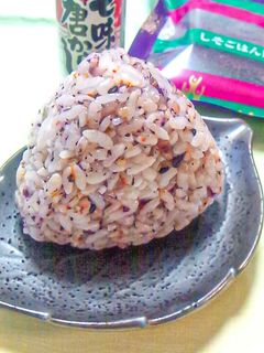 ぱぱっとおにぎり★ゆかり七味-レシピのメイン写真