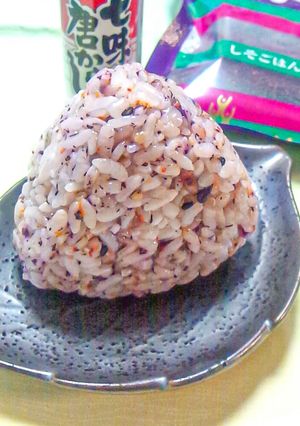 ぱぱっとおにぎり★ゆかり七味-レシピのメイン写真