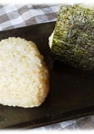 ちょっと変わった✿ごま塩おにぎり-レシピのメイン写真