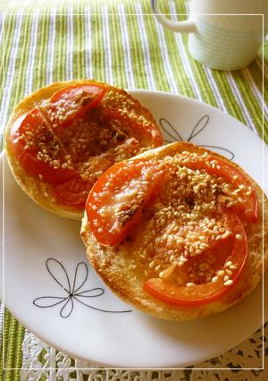 ごまたっぷり♡トマトの蜂蜜醤油トースト-レシピのメイン写真