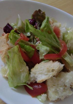 サラダ　と　パン　で　カフェランチ-レシピのメイン写真
