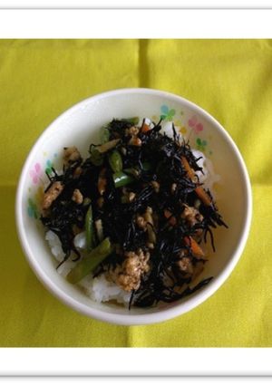 学校給食☆ピリ辛ひじき丼-レシピのメイン写真