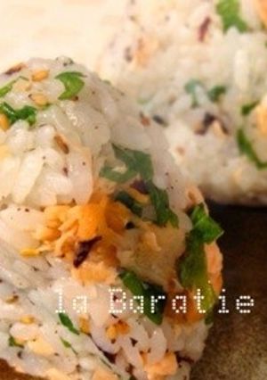 お弁当に✿カリッとうま〜い梅じそ鮭にぎり-レシピのメイン写真