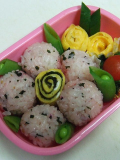簡単お花のおにぎり弁当-レシピのメイン写真