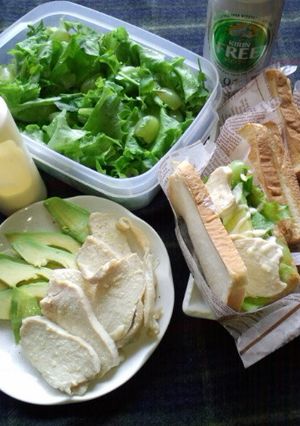 お花見に！蒸し鶏のグリーンサラダサンド-レシピのメイン写真