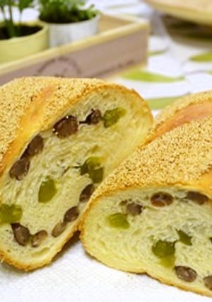 春らしいきれいな色の2色豆パン-レシピのメイン写真