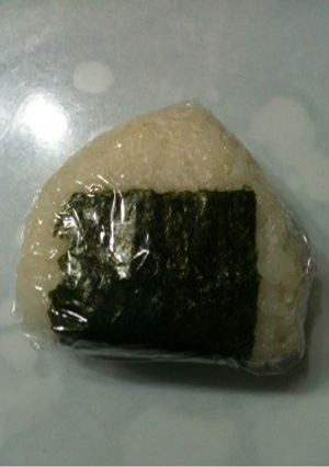 ☆炊飯時に味付け☆塩おにぎり-レシピのメイン写真