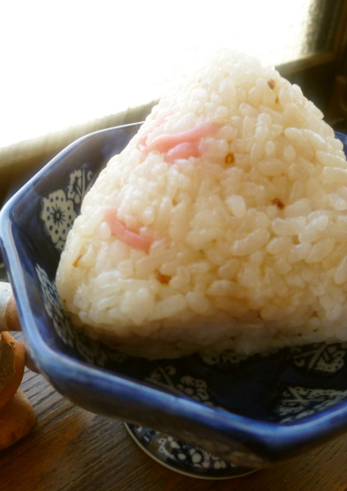 紅しょうがとすき焼きふりかけのおにぎり♥-レシピのメイン写真