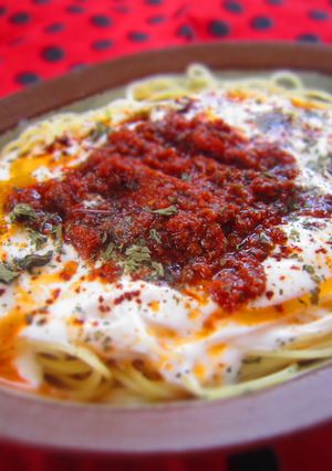 ヨーグルトとトマトのパスタ（トルコ）-レシピのメイン写真