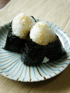 ゴマたっぷりおにぎり-レシピのメイン写真
