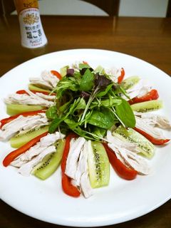 鶏むね肉のキウイとパプリカのサラダ♪-レシピのメイン写真
