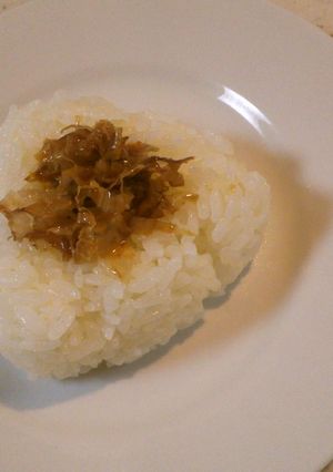 遠足のお弁当に　おかかマヨおにぎり-レシピのメイン写真