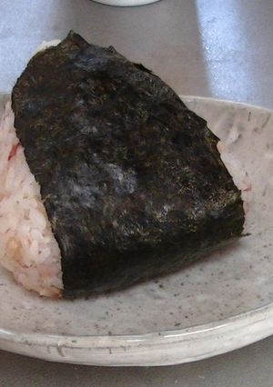 ブロックベーコンとチーズのおにぎり-レシピのメイン写真