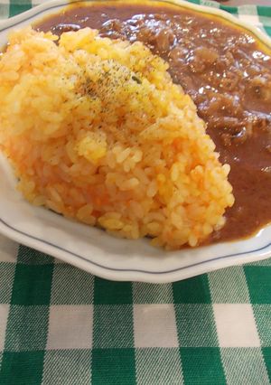ハヤシライスに♪サフラン風味人参ピラフ-レシピのメイン写真