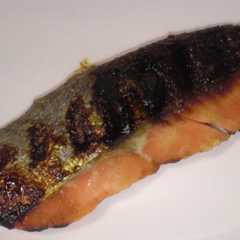 รูปของ 鮭のにんにく味噌漬け焼き