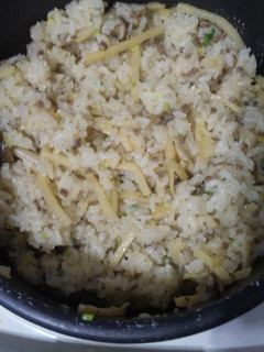 細切りタケノコとひき肉の炊き込みご飯-レシピのメイン写真