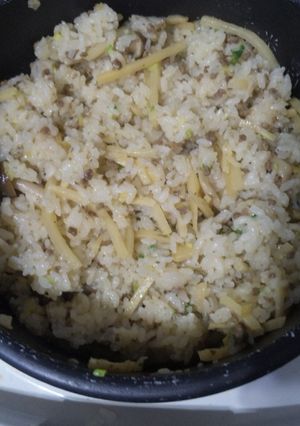 細切りタケノコとひき肉の炊き込みご飯-レシピのメイン写真