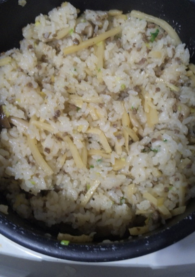 細切りタケノコとひき肉の炊き込みご飯-レシピのメイン写真