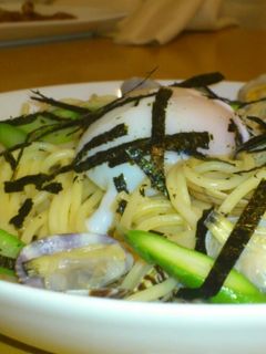 アサリとアスパラの塩パスタ温泉卵のせ-レシピのメイン写真